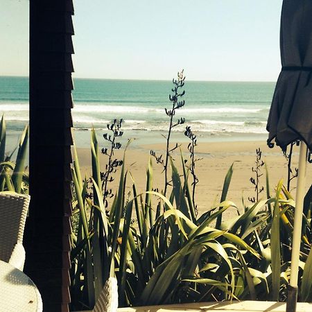 Chester Cottage Beachfront Oakura Exterior foto