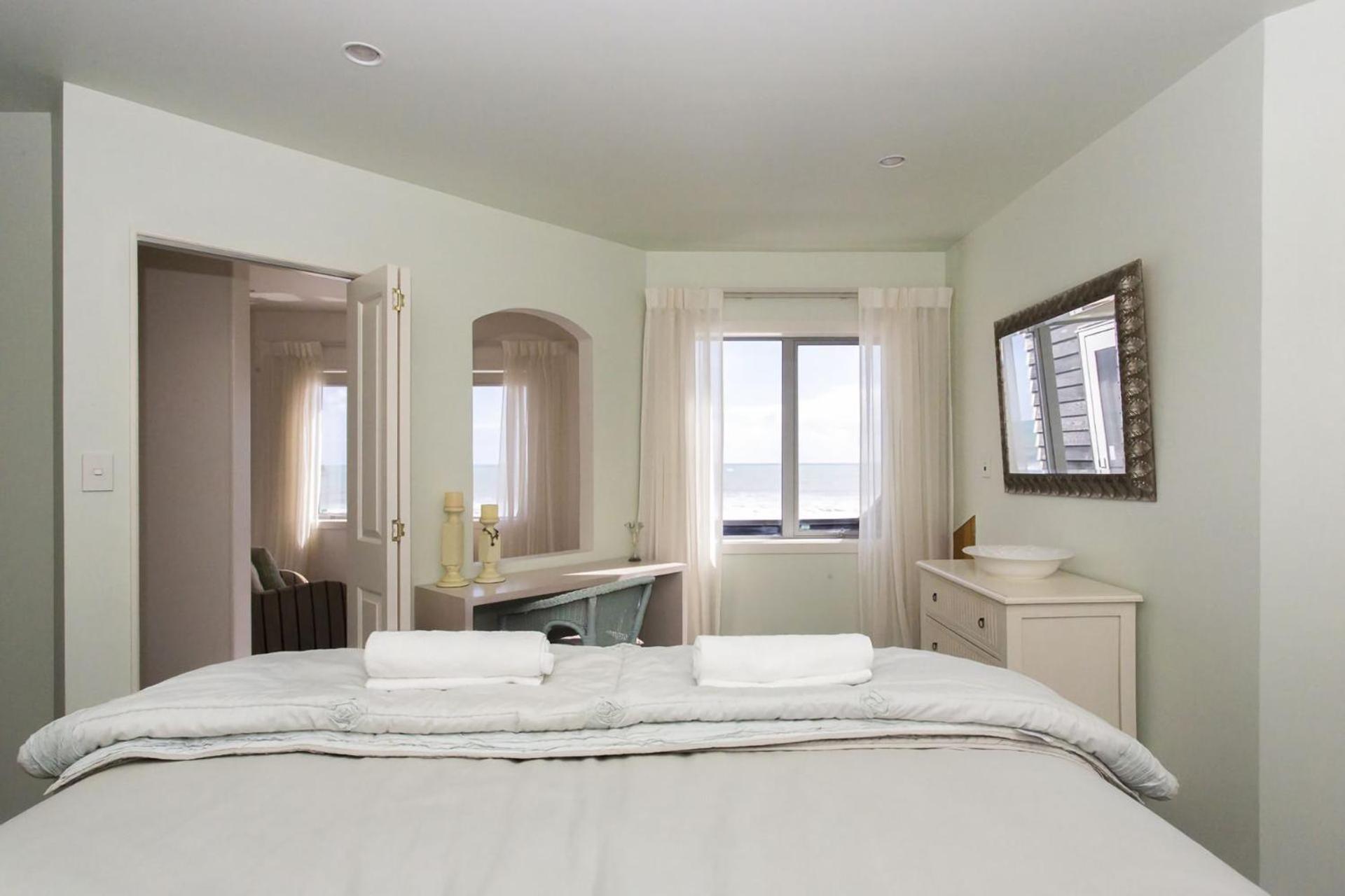 Chester Cottage Beachfront Oakura Exterior foto