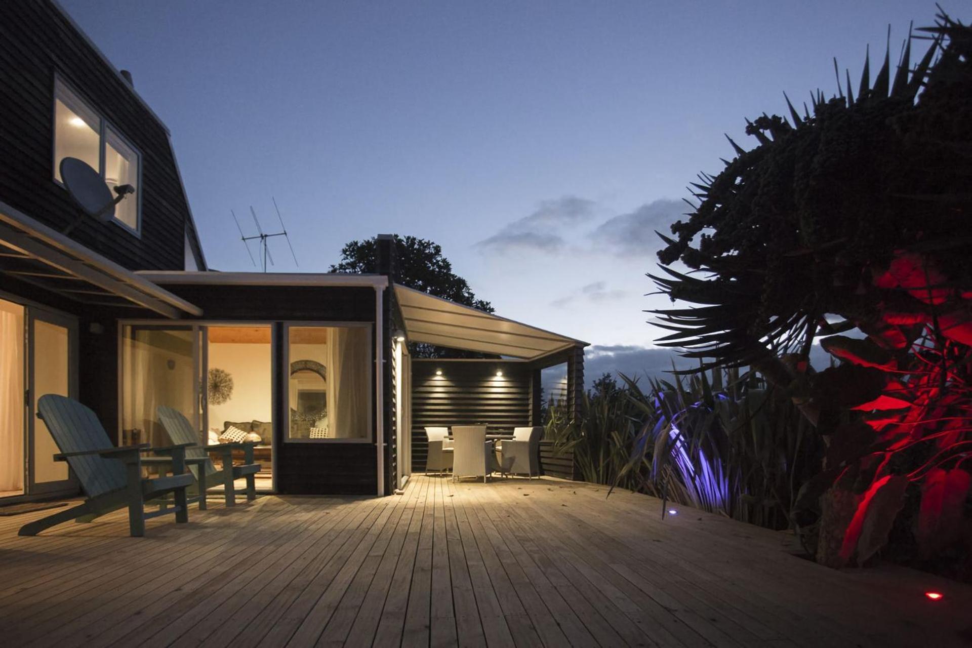 Chester Cottage Beachfront Oakura Exterior foto